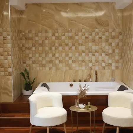 アパート Lunarist Luxury Private Jacuzzi ティラナ