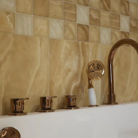 Lunarist Luxury Private Jacuzzi * ティラナ