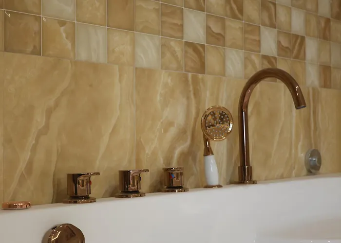 Lunarist Luxury Private Jacuzzi Blloku * Tiran