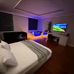 Lunarist Luxury Private Jacuzzi Blloku * Tirana
