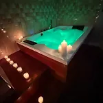 Lunarist Luxury Private Jacuzzi Blloku * Tirana