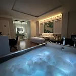 Lunarist Luxury Private Jacuzzi Blloku
