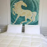 Lunarist Luxury Private Jacuzzi Blloku 티라나