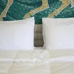 Lunarist Luxury Private Jacuzzi * Τίρανα