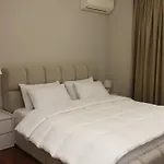Lunarist Luxury Private Jacuzzi Blloku 아파트