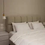 아파트 Lunarist Luxury Private Jacuzzi Blloku 티라나