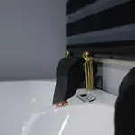 Lunarist Luxury Private Jacuzzi Blloku 아파트 *
