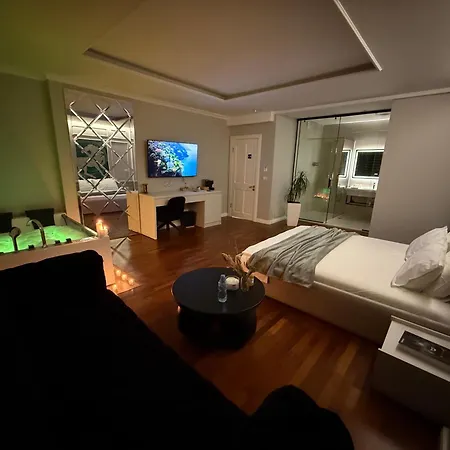 Lunarist Luxury Jacuzzi - Blloku Tirana