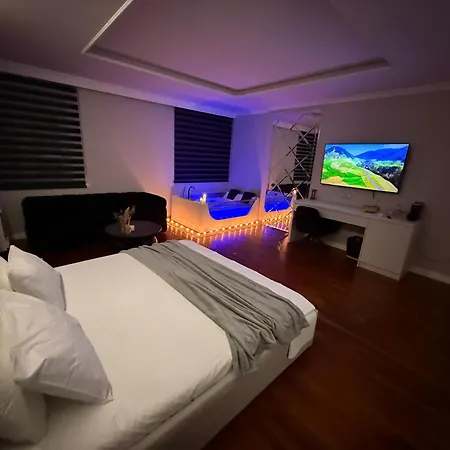 Lunarist Luxury Private Jacuzzi * Tirana