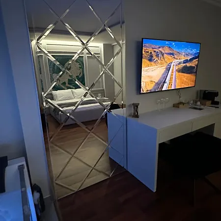 Lunarist Luxury Jacuzzi - Blloku