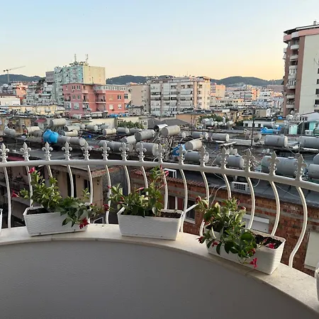 Lunarist Luxury Jacuzzi - Blloku Tiran