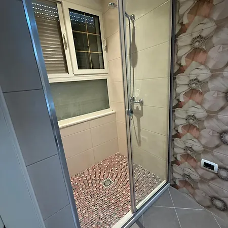 Lunarist Luxury Jacuzzi - Blloku Lägenhet Tirana