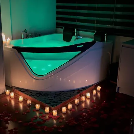 Lunarist Luxury Jacuzzi - Blloku Tirana