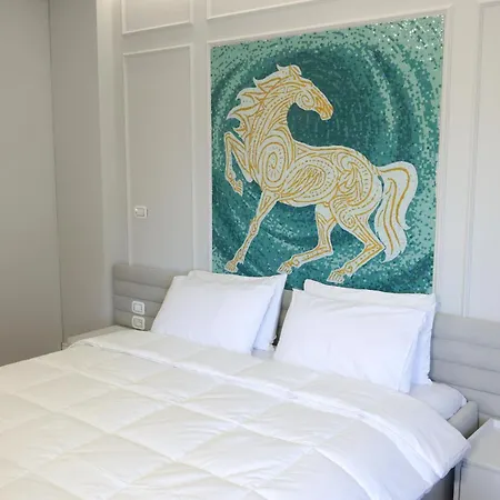 Lunarist Luxury Jacuzzi - Blloku Apartament *