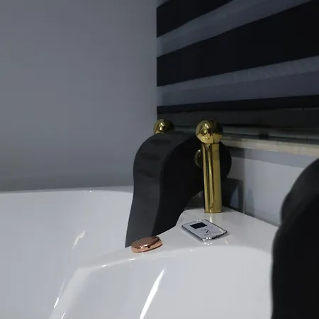 Apartamento Lunarist Luxury Jacuzzi - Blloku Tirana