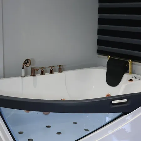 Daire Lunarist Luxury Jacuzzi - Blloku Tiran