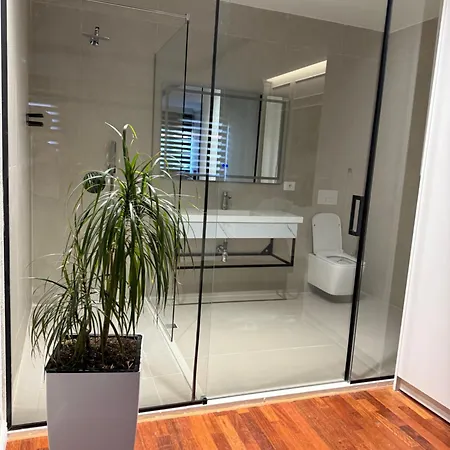 Lunarist Luxury Jacuzzi - Blloku Lägenhet