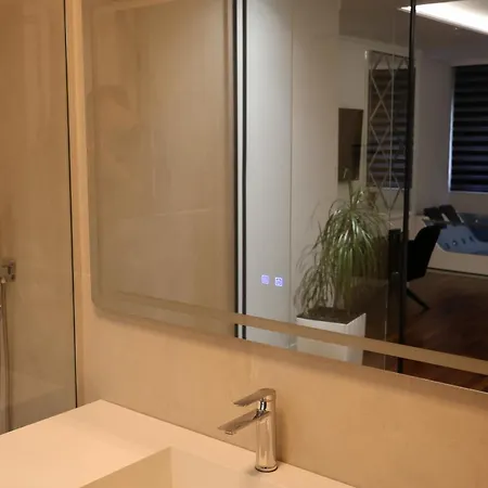 Lunarist Luxury Jacuzzi - Blloku Tiran