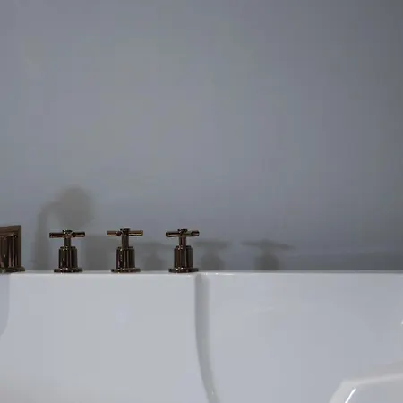 Lunarist Luxury Private Jacuzzi Apartamento Tirana