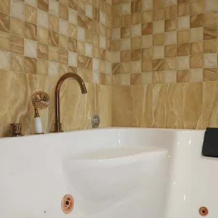 Apartamento Lunarist Luxury Private Jacuzzi Tirana