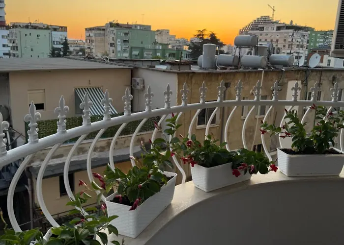 Lunarist Luxury Private Jacuzzi Suites Blloku Tirana 公寓 地拉那