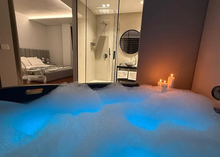 Lunarist Luxury Private Jacuzzi Suites Blloku Tirana 公寓