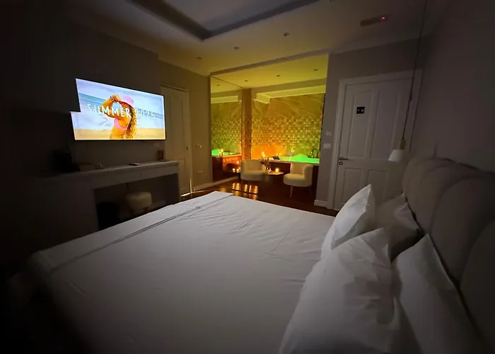 Lunarist Luxury Private Jacuzzi Blloku Tirana