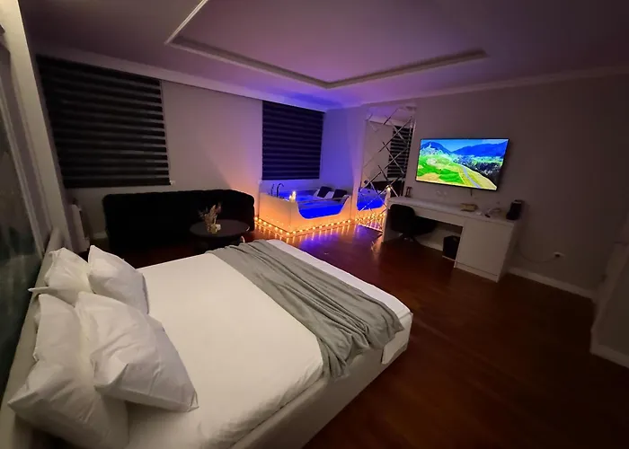 Lunarist Luxury Private Jacuzzi Suites Blloku Tirana * 地拉那