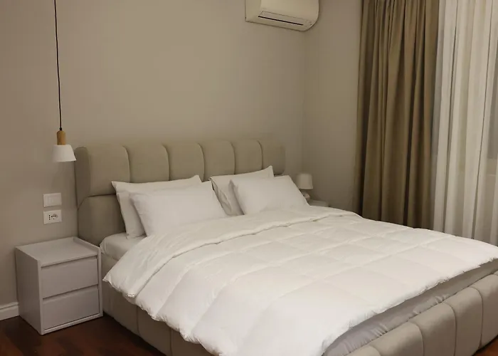 Lunarist Luxury Private Jacuzzi Suites Blloku Tirana 公寓 地拉那
