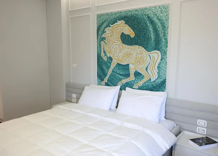 Lunarist Luxury Private Jacuzzi Suites Blloku Tirana 公寓 *