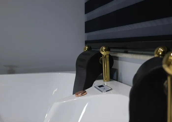 Apartament Lunarist Luxury Private Jacuzzi Blloku Tirana