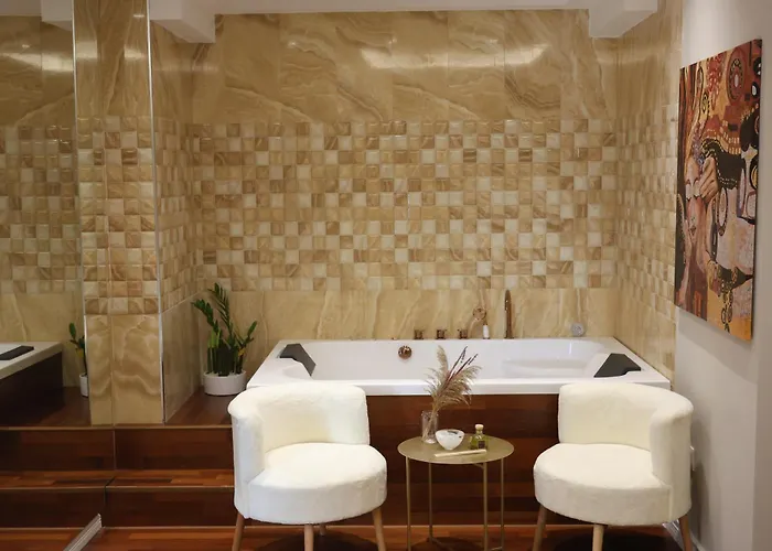 公寓 Lunarist Luxury Private Jacuzzi Suites Blloku Tirana 地拉那